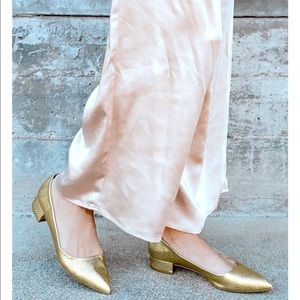 Lulu’s Pointed Toe Low Gold Snake Heel